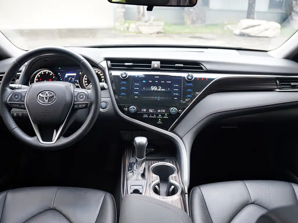 Toyota Camry 2020 — фото 15