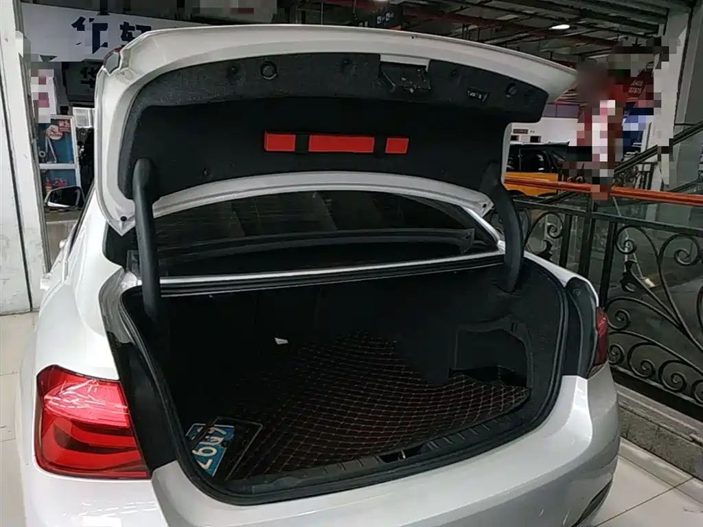BMW 3 Series 2019 — фото 15