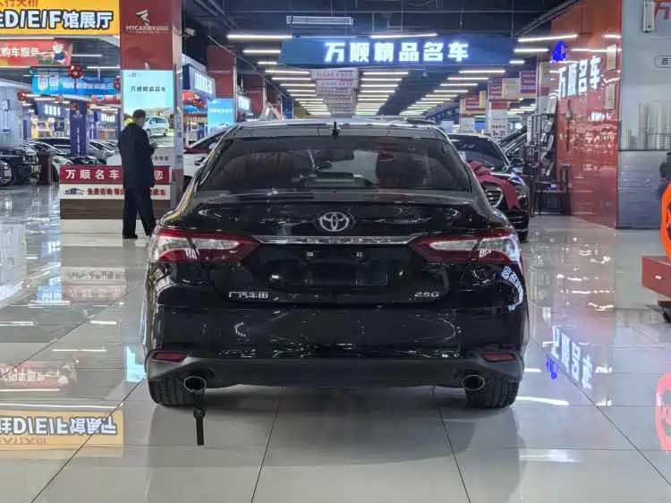 Toyota Camry 2022 — фото 18