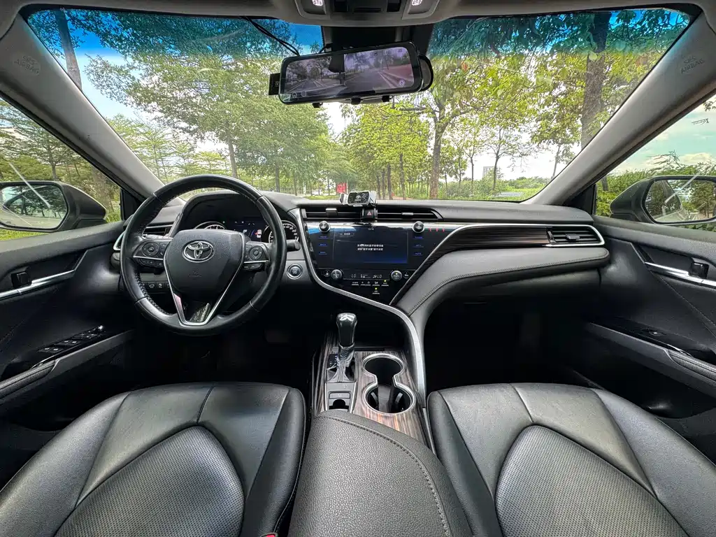 Toyota Camry 2020 — фото 9