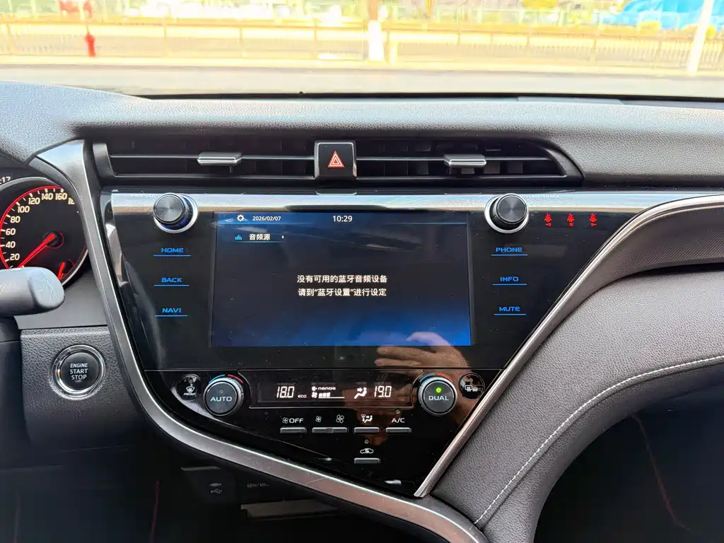 Toyota Camry 2019 — фото 9