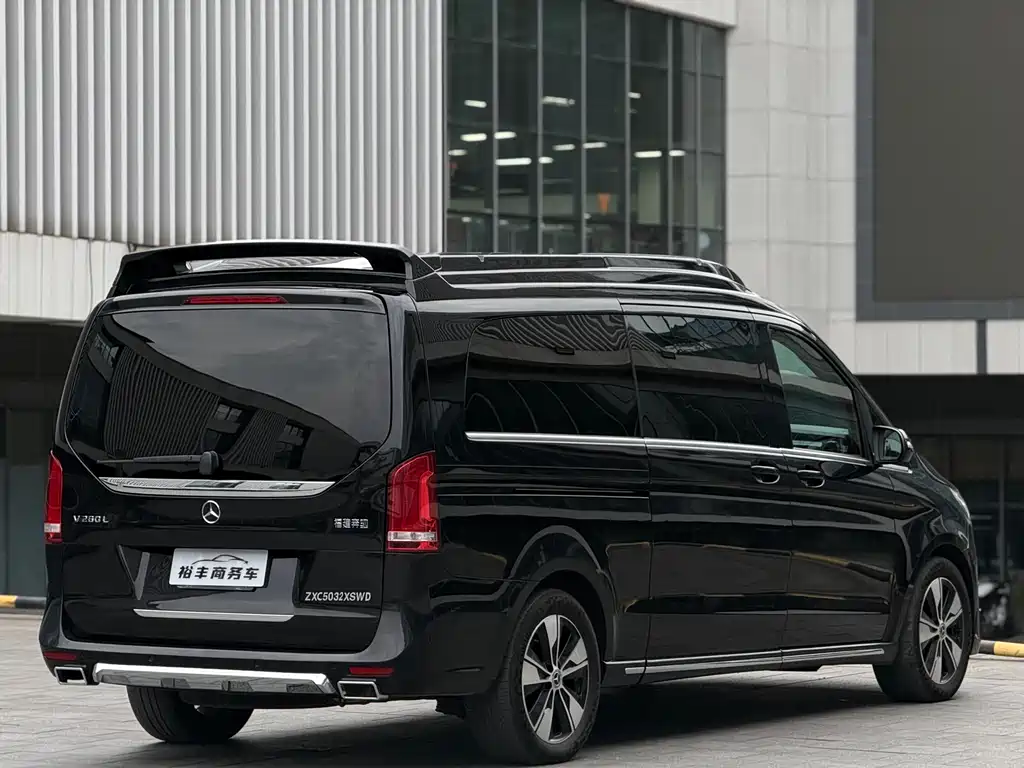 Mercedes-Benz V-Class 2023 — фото 20