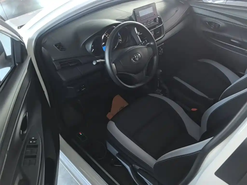 Toyota Yaris L 2021 — фото 16
