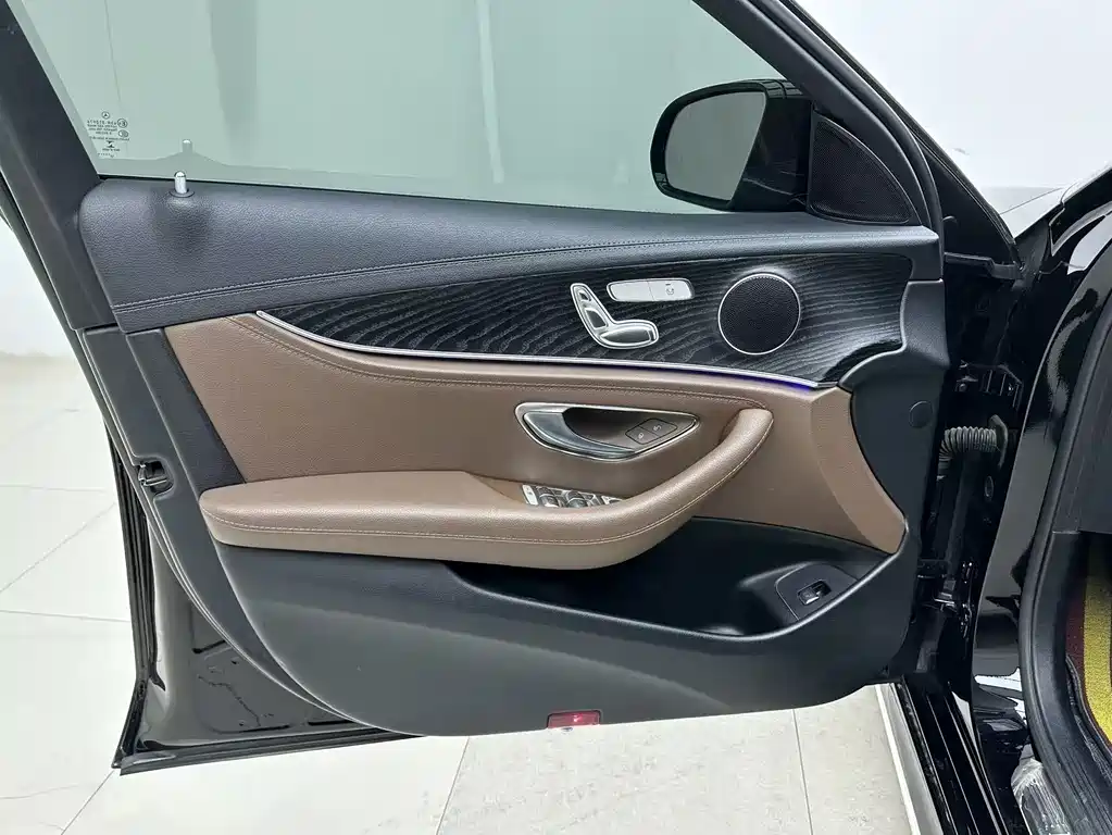 Mercedes-Benz E-Class 2019 — фото 8