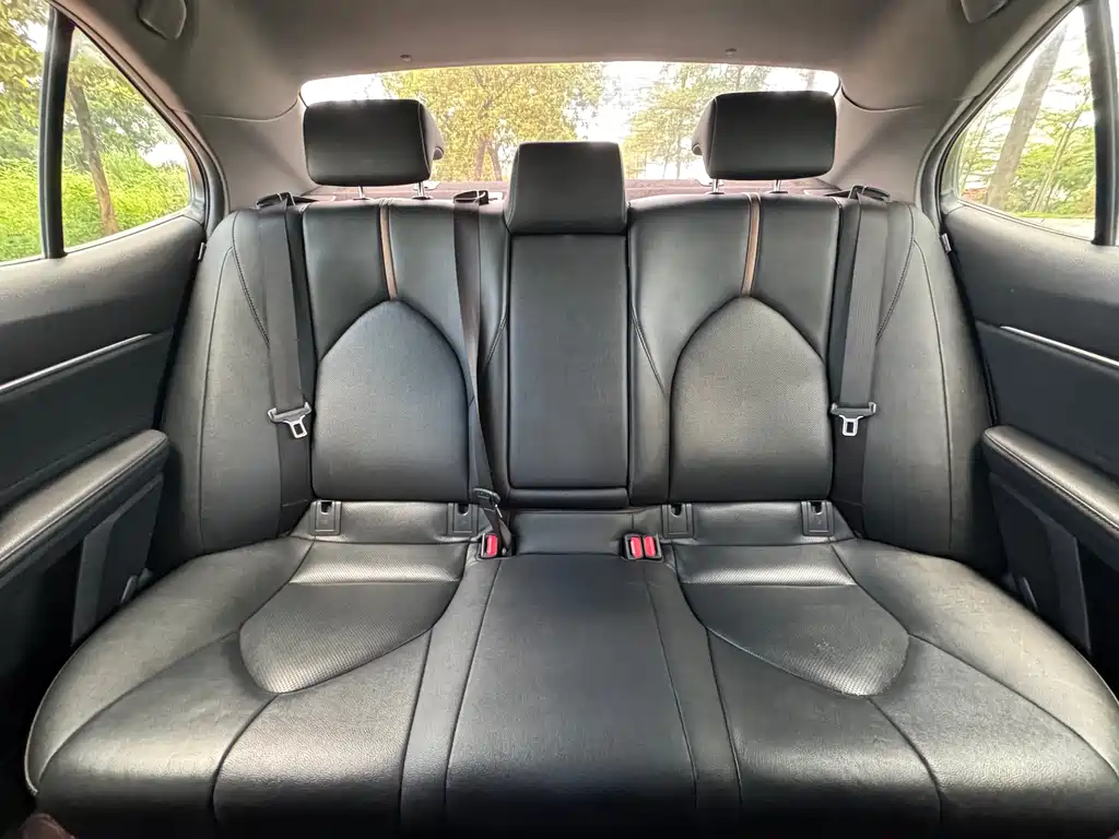 Toyota Camry 2020 — фото 12