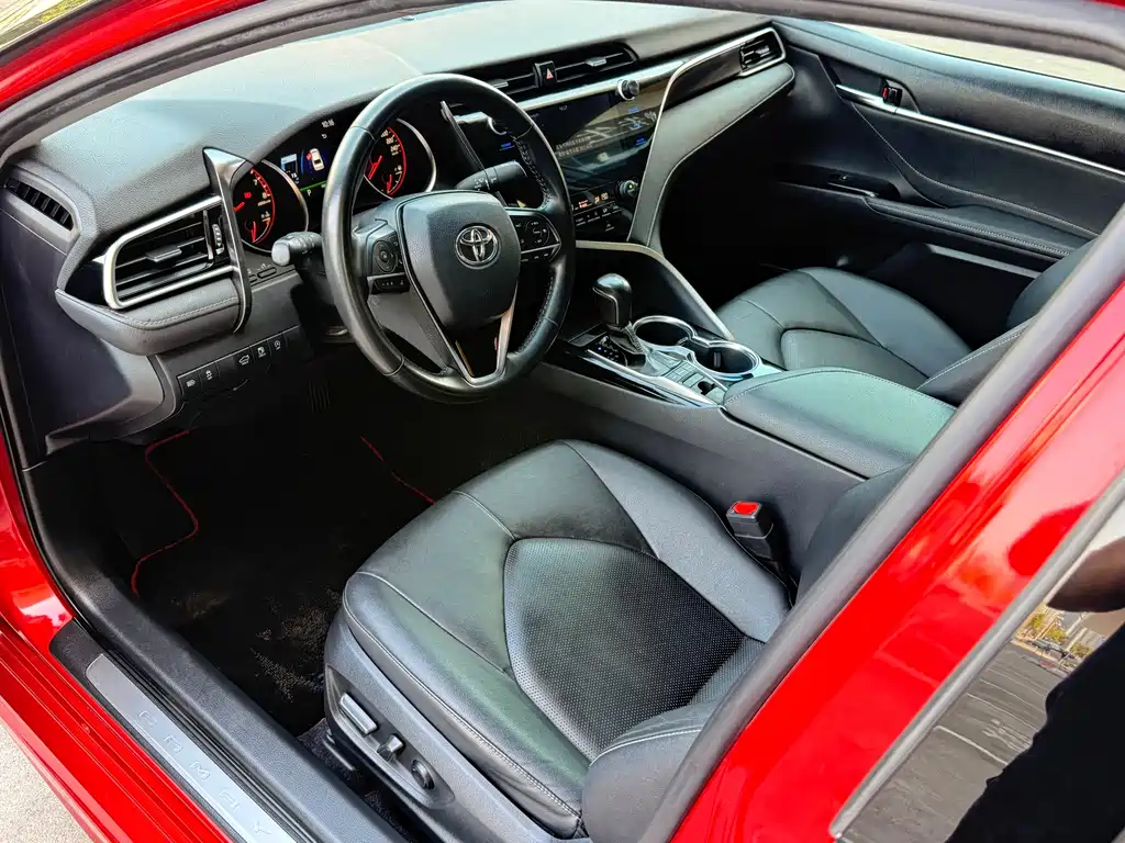 Toyota Camry 2019 — фото 4