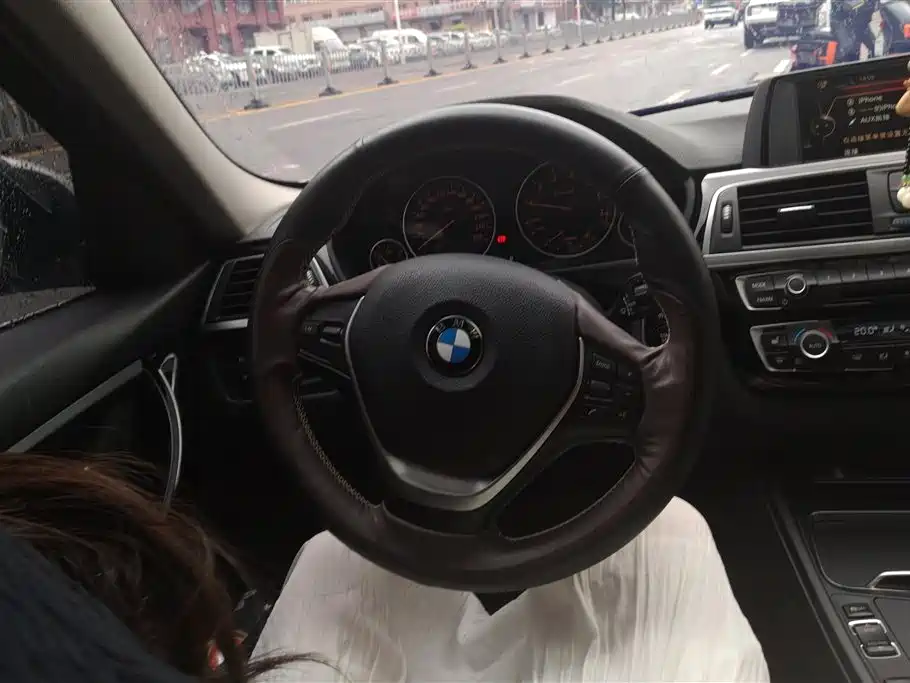 BMW 3 Series 2017 — фото 15