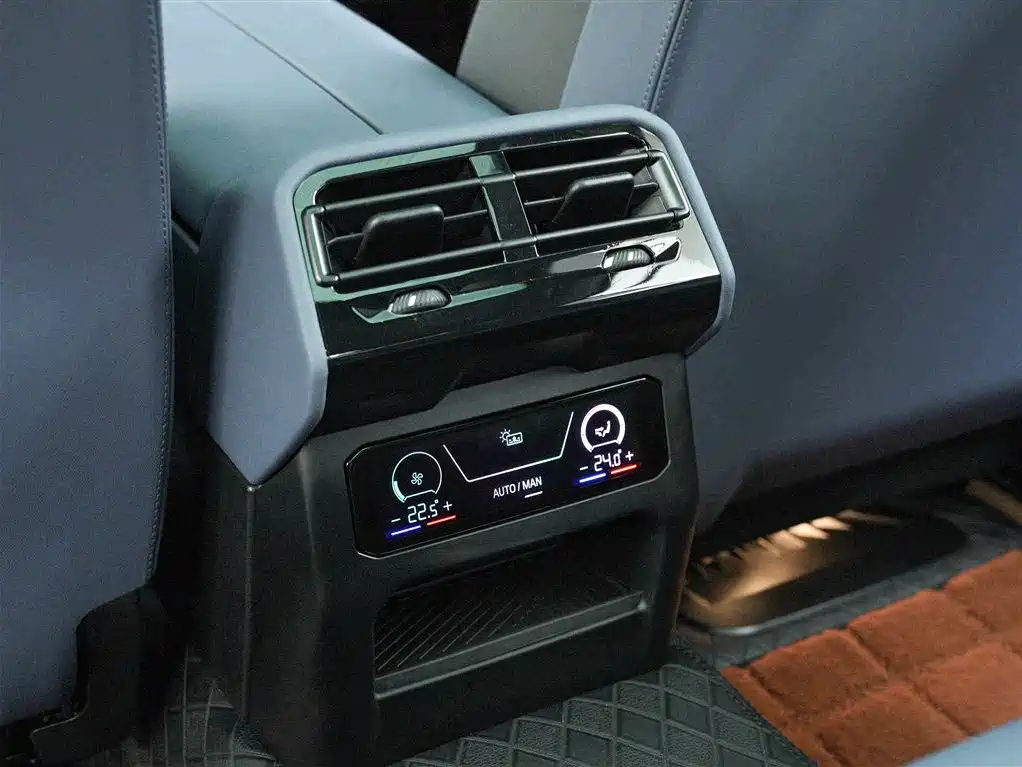 BMW 5 Series 2025 — фото 20