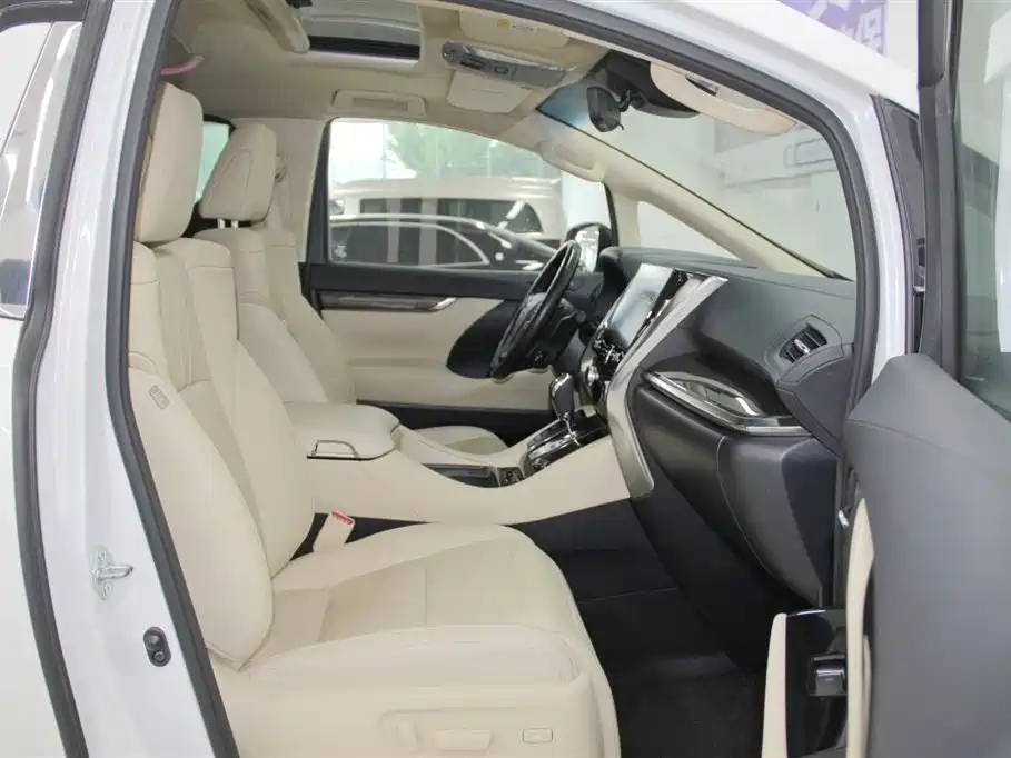 Toyota Vellfire 2022 — фото 10