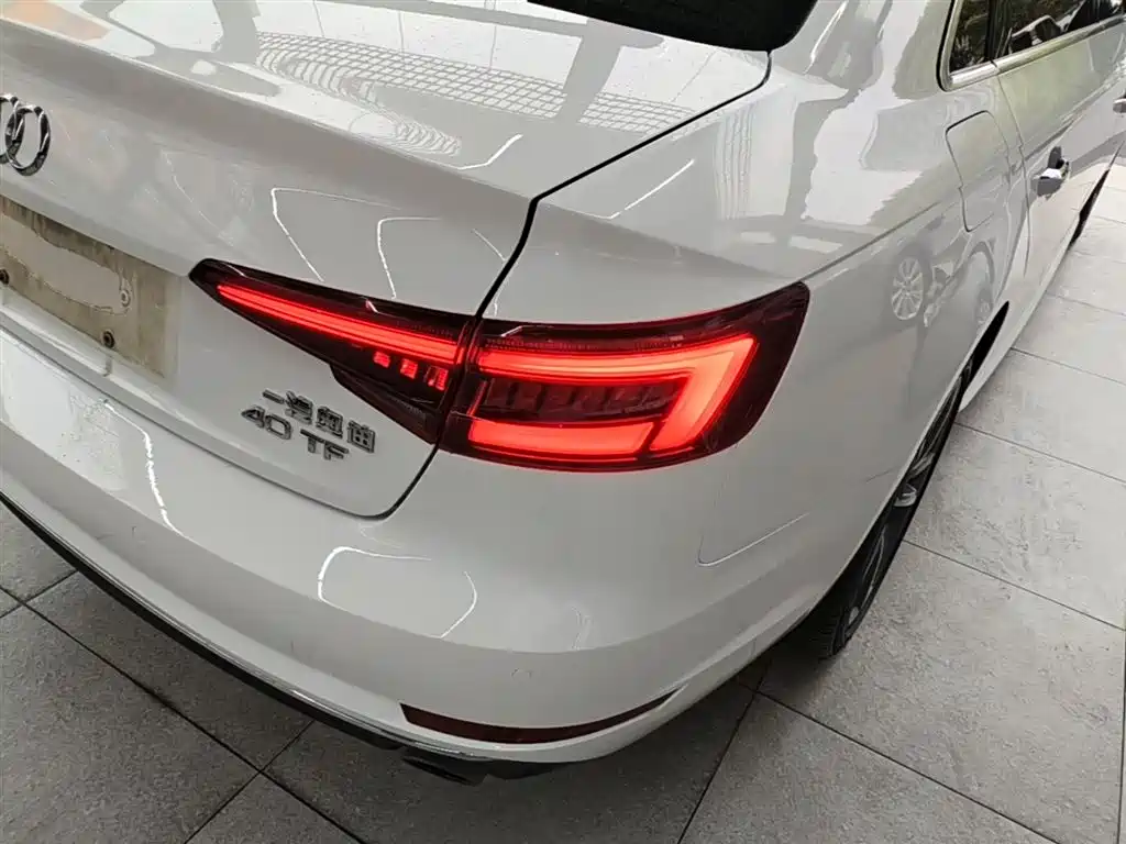 Audi A4L 2018 — фото 8