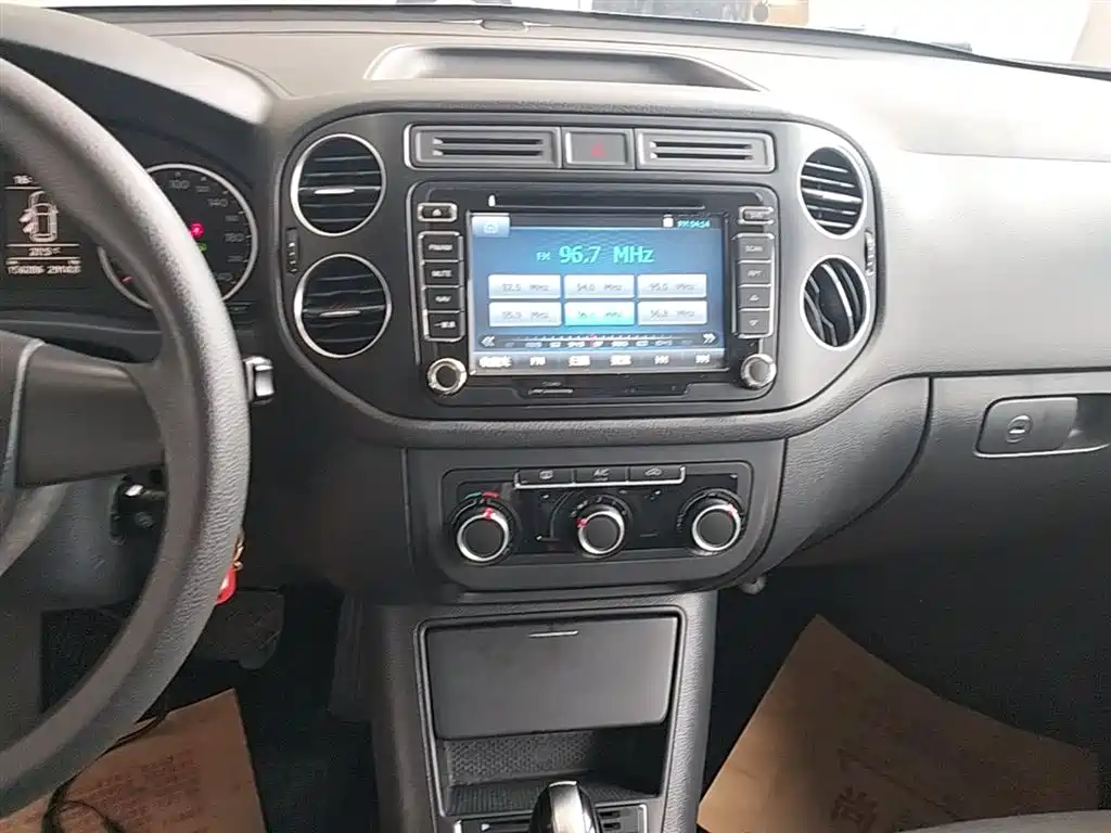 Volkswagen Tiguan 2015 — фото 13