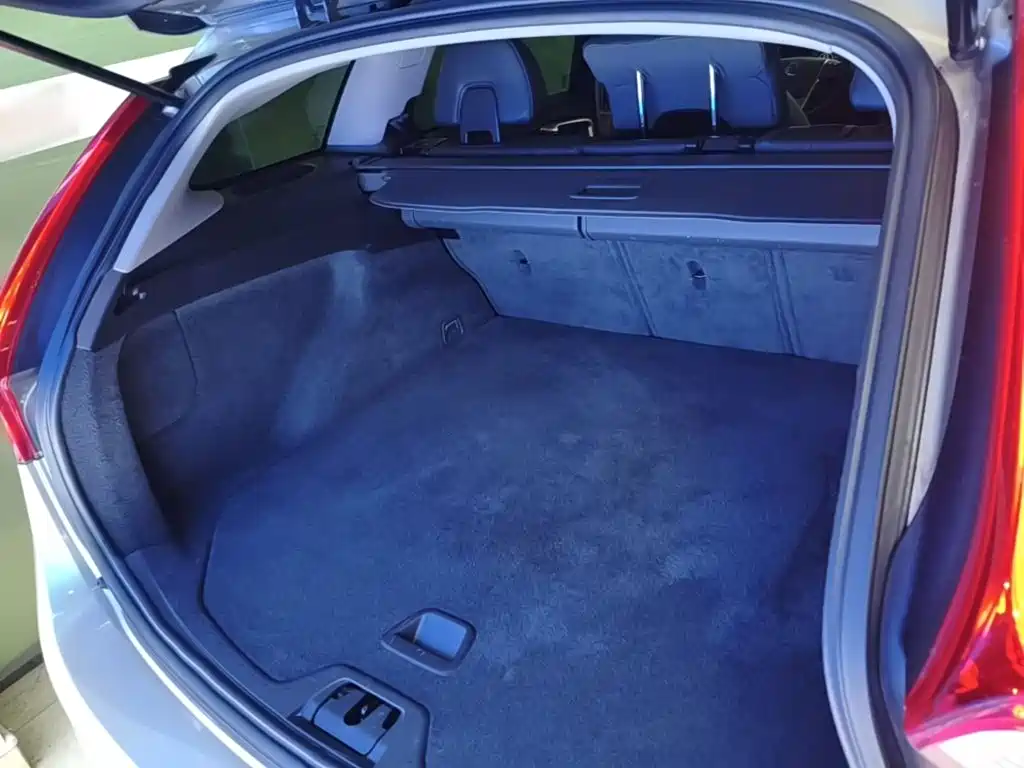Volvo V60 2015 — фото 19