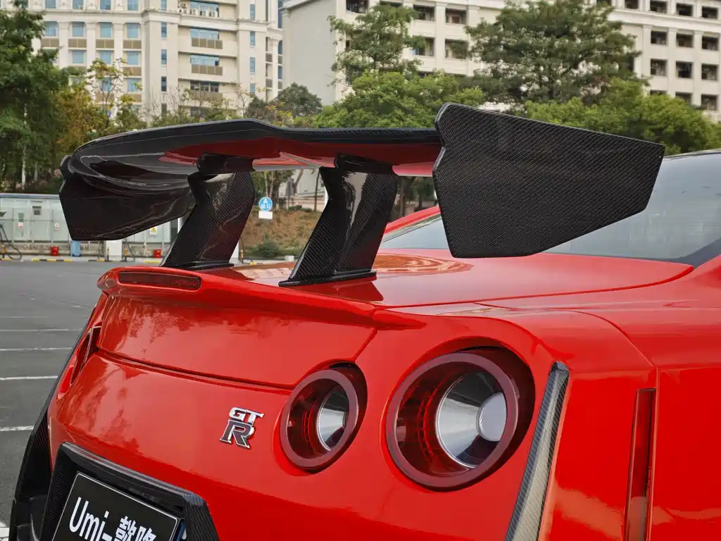Nissan GT-R 2012 — фото 14
