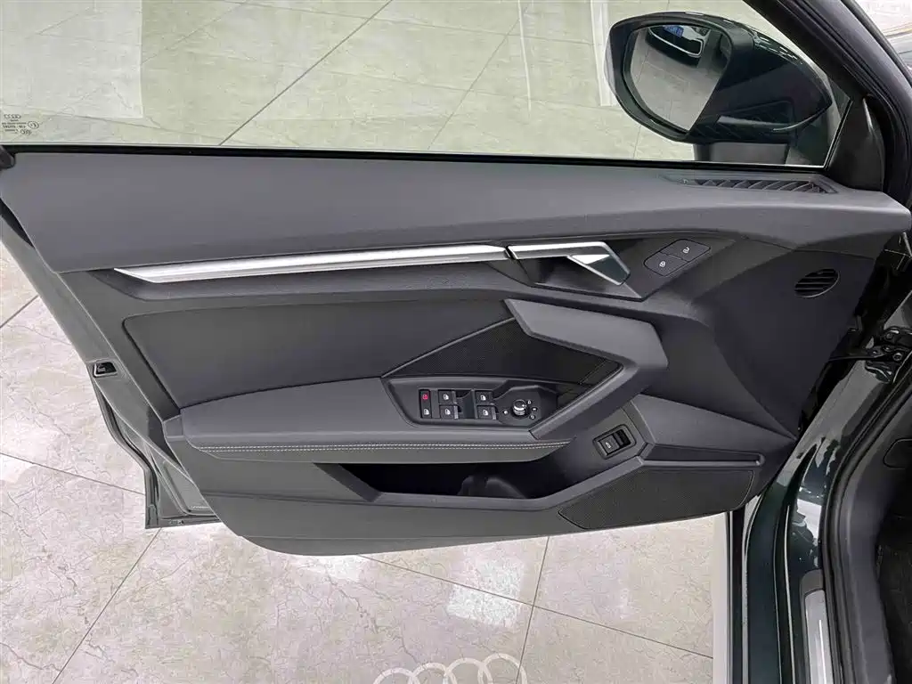 Audi A3 2023 — фото 10