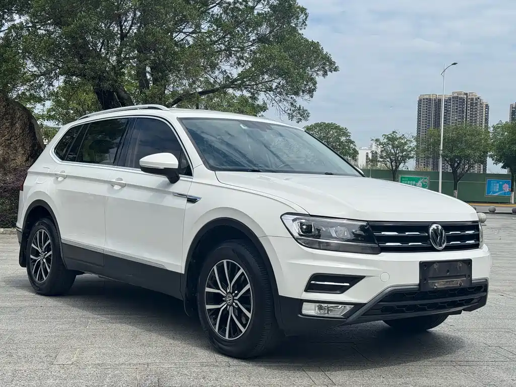 Volkswagen Tiguan L 2017 — фото 3