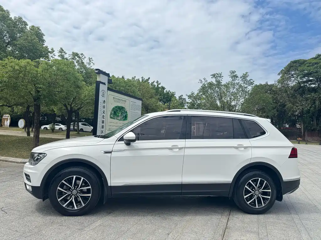 Volkswagen Tiguan L 2017 — фото 9
