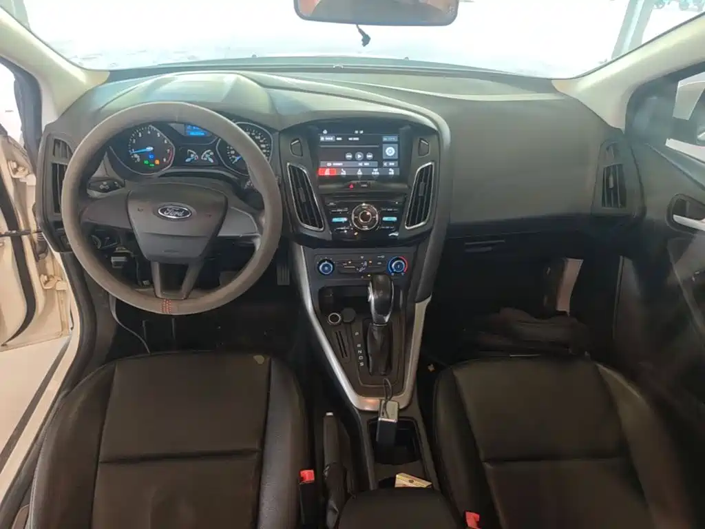 Ford Focus 2016 — фото 10
