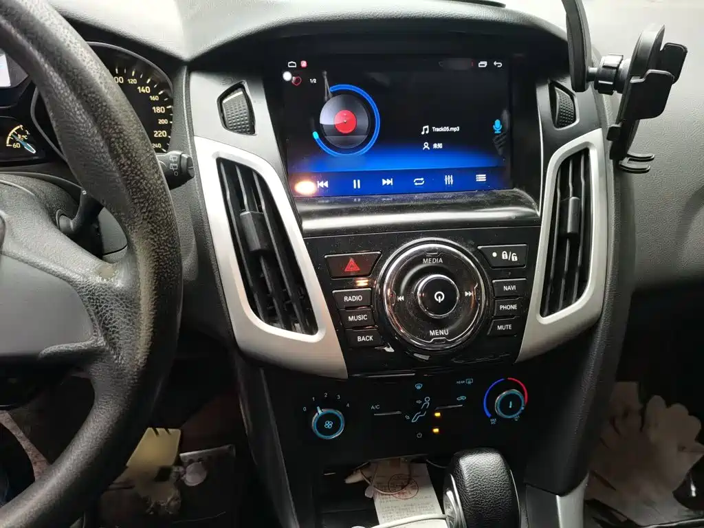 Ford Focus 2015 — фото 6