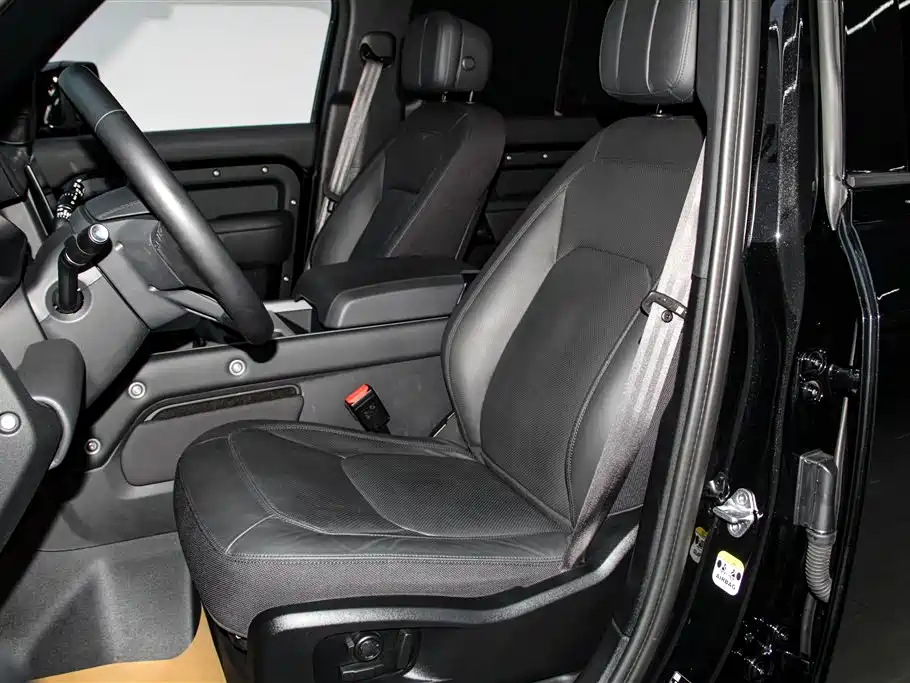 Land Rover Defender 2025 — фото 17