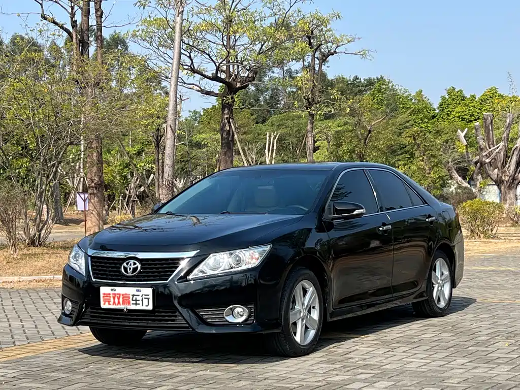 Toyota Camry 2013 — фото 1