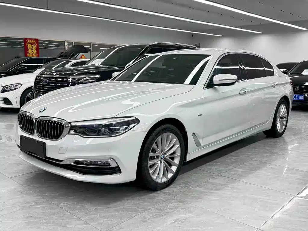 BMW 5 Series 2018 — фото 1