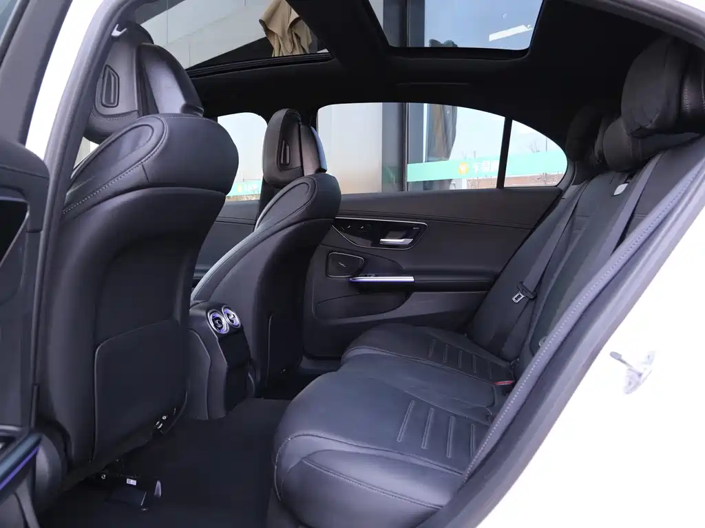 Mercedes-Benz C-Class 2023 — фото 15