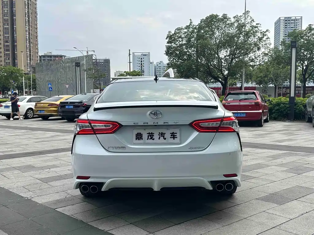 Toyota Camry 2021 — фото 5