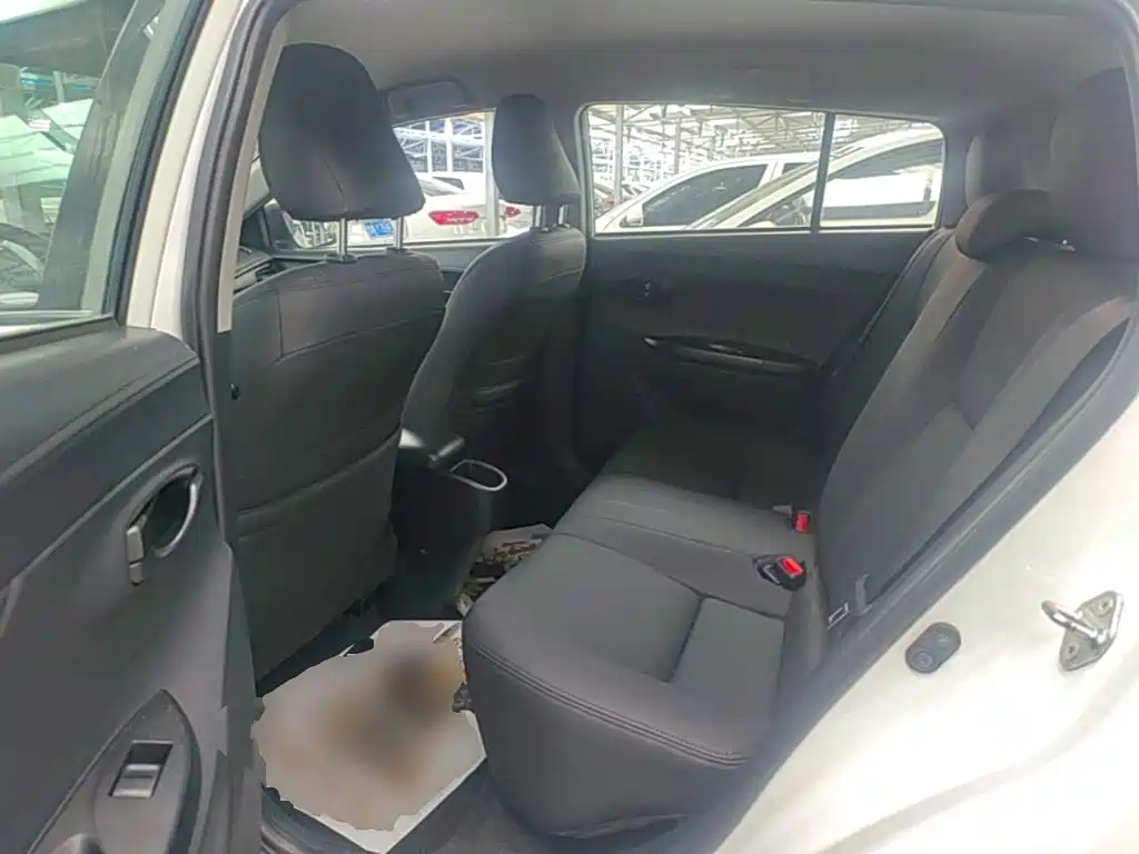 Toyota Yaris L 2017 — фото 17