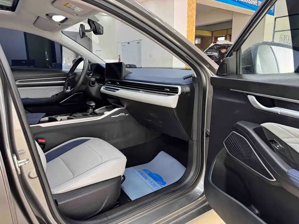 Geely Emgrand 2022 — фото 10