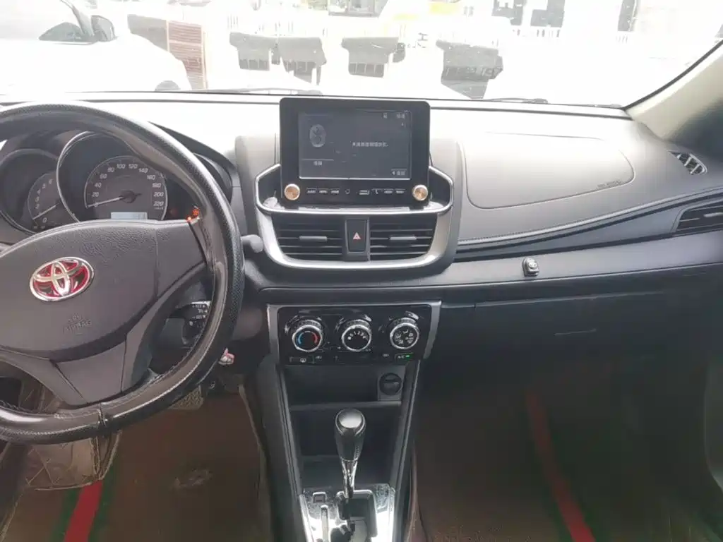 Toyota Yaris L 2021 — фото 13