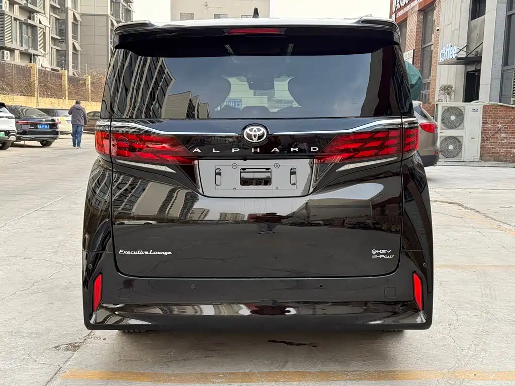 Toyota Alphard — фото 7