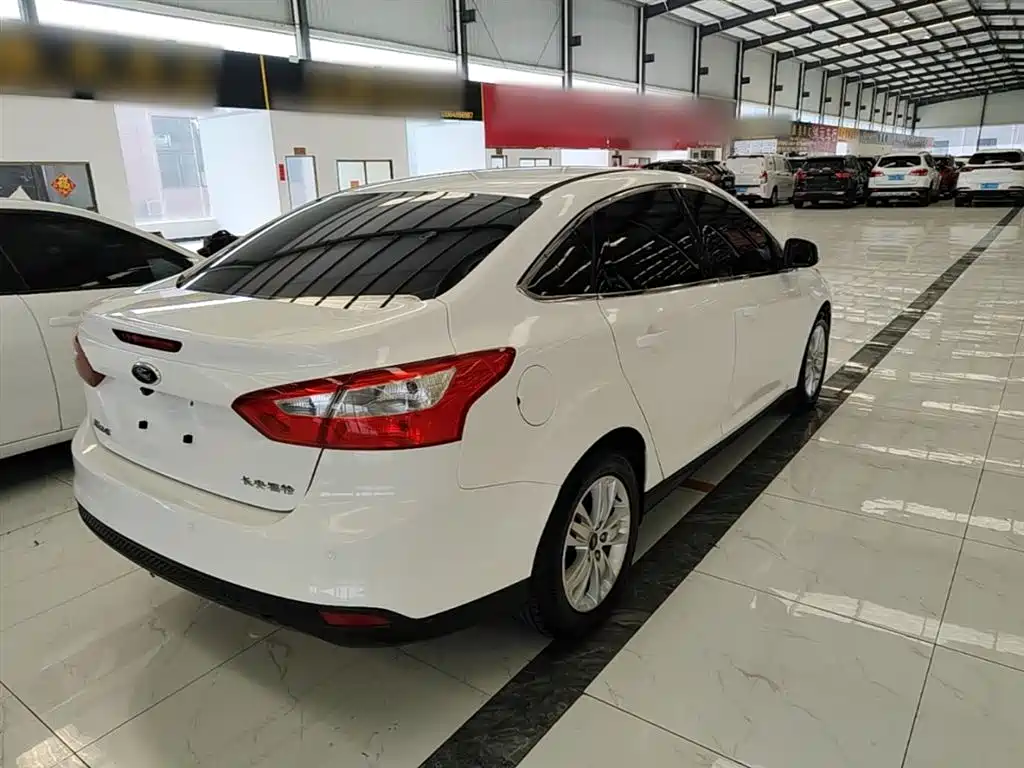 Ford Focus 2015 — фото 6