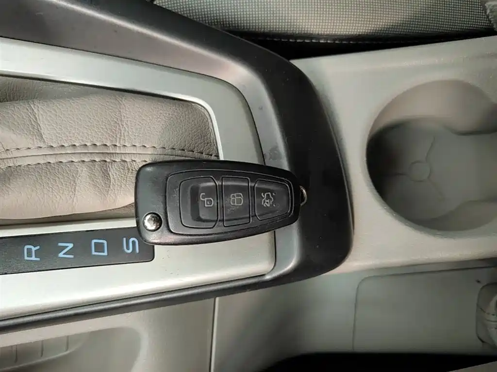 Ford Focus 2015 — фото 8