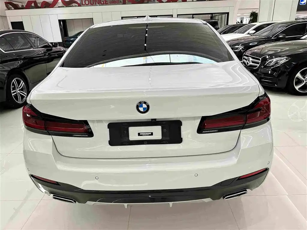 BMW 5 Series 2023 — фото 17