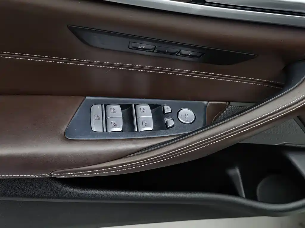 BMW 5 Series New Energy 2020 — фото 9