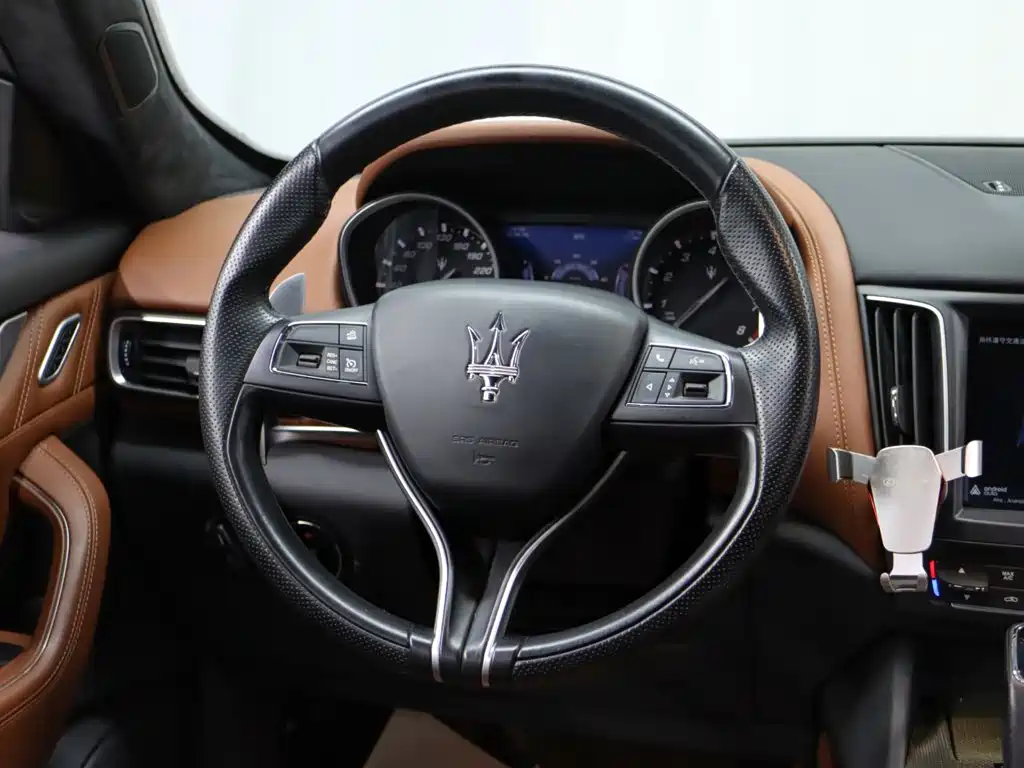 Maserati Levante 2020 — фото 13