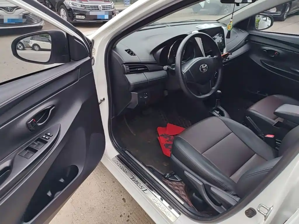 Toyota Yaris L 2020 — фото 16