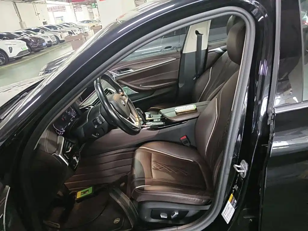 BMW 5 Series New Energy 2020 — фото 15