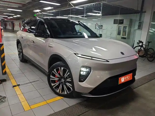 NIO ES8 2023