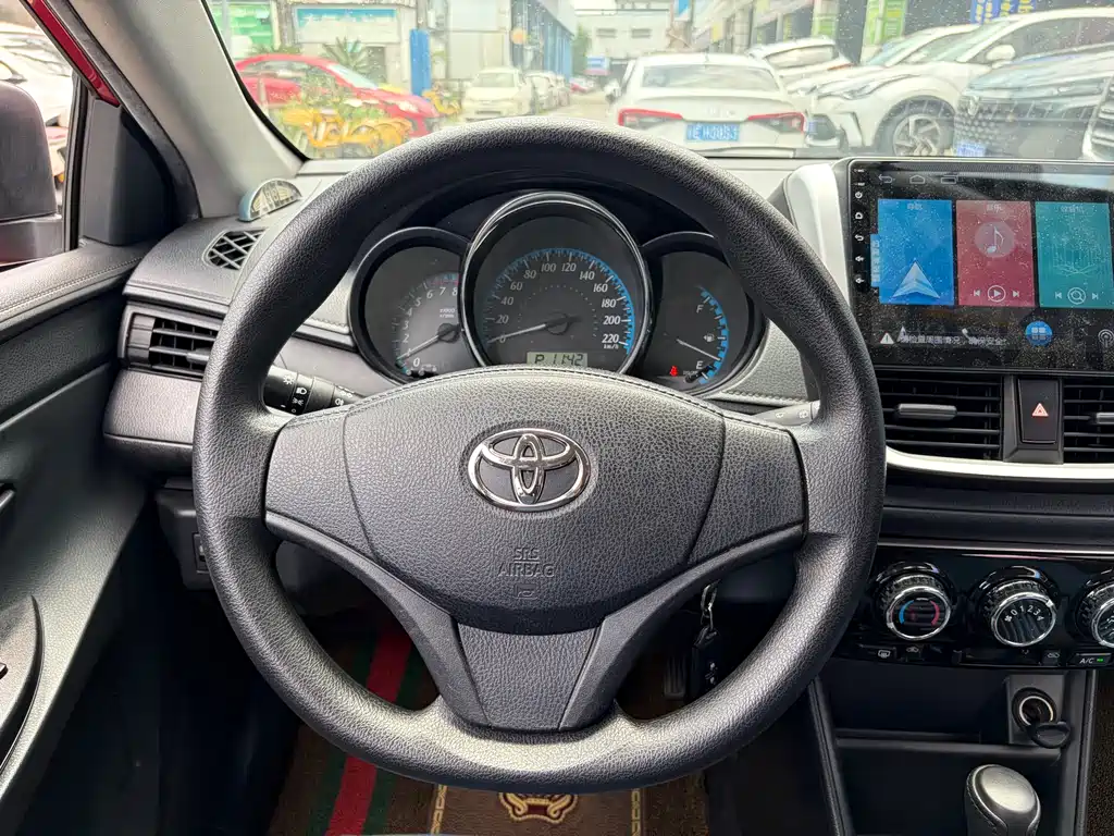 Toyota Yaris L 2019 — фото 12