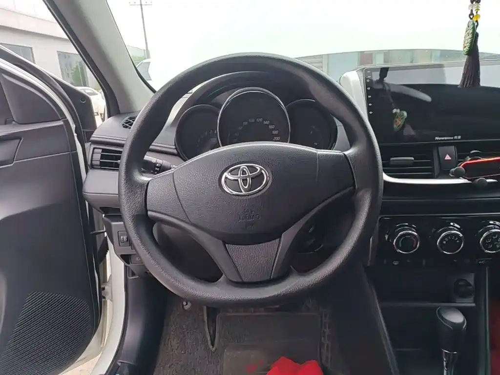 Toyota Yaris L 2020 — фото 11