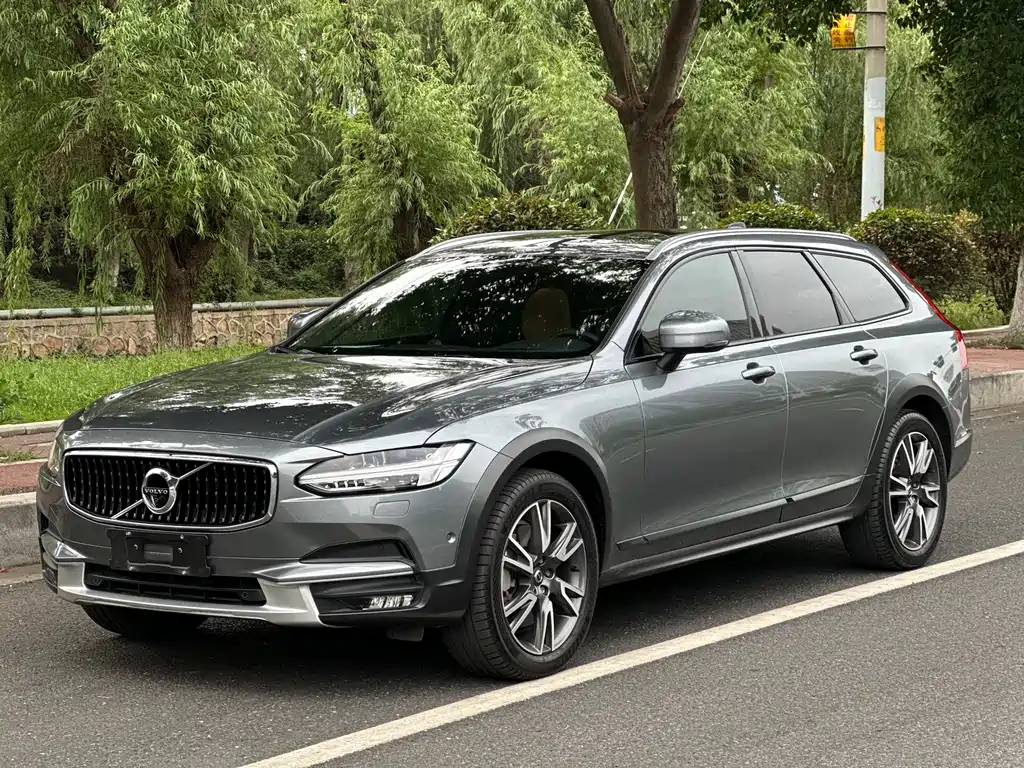 Volvo V90 2017 — фото 1