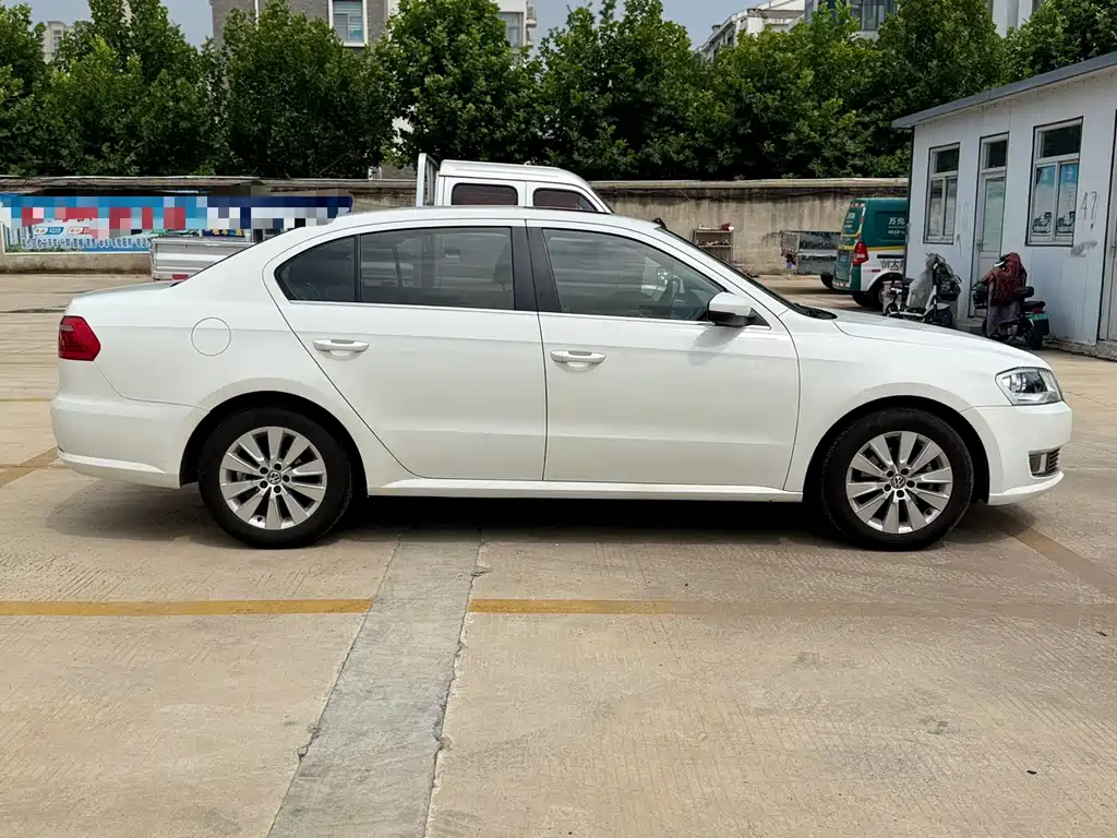 Volkswagen Lavida 2013