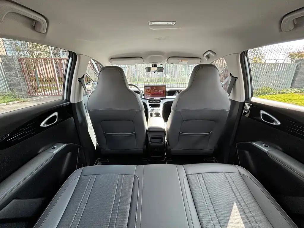 Geely Galaxy Starwish 2025 — фото 9