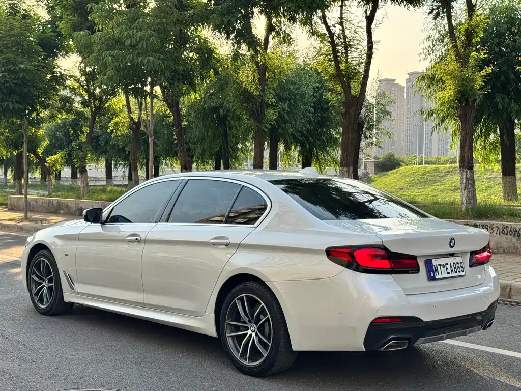 BMW 5 Series 2021 — фото 9