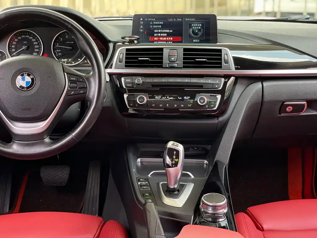 BMW 3 Series 2019 — фото 11