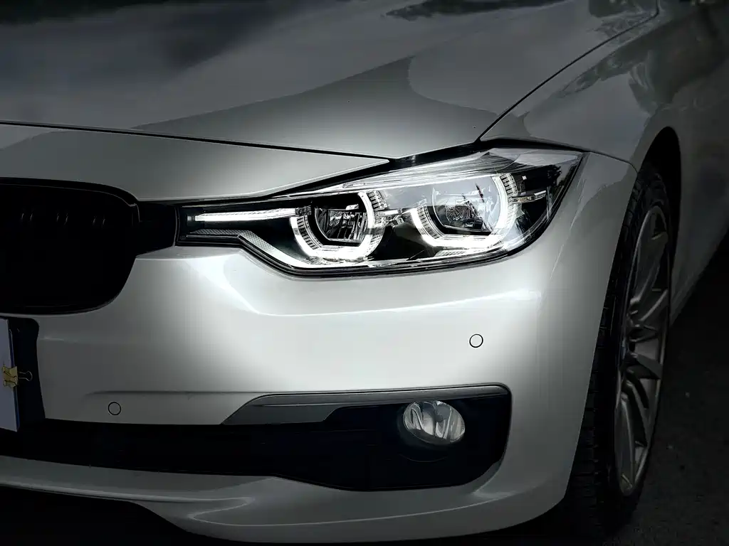 BMW 3 Series 2019 — фото 26