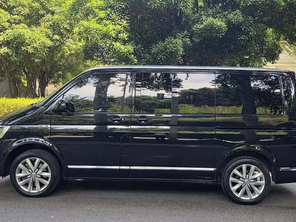 Volkswagen Multivan 2019 — фото 11