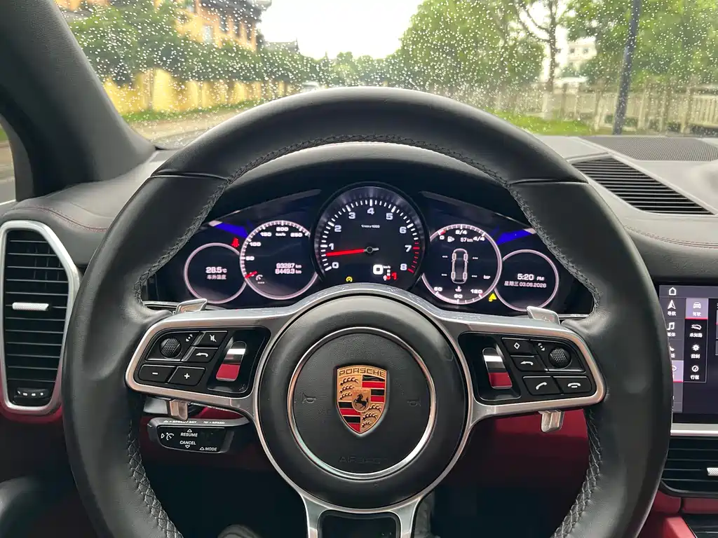Porsche Cayenne 2019 — фото 16