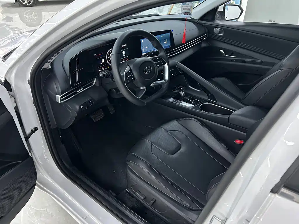 Hyundai Elantra 2023